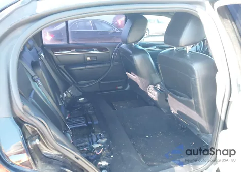 2011 Lincoln Town Car Executive L z USA, uszkodzony, nr VIN 2LNBL8EV7BX754824